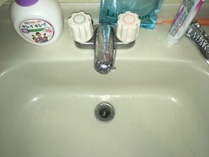 和泉市洗面の止水栓交換