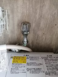 蛇口水漏れ