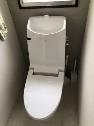 トイレの床水漏れ