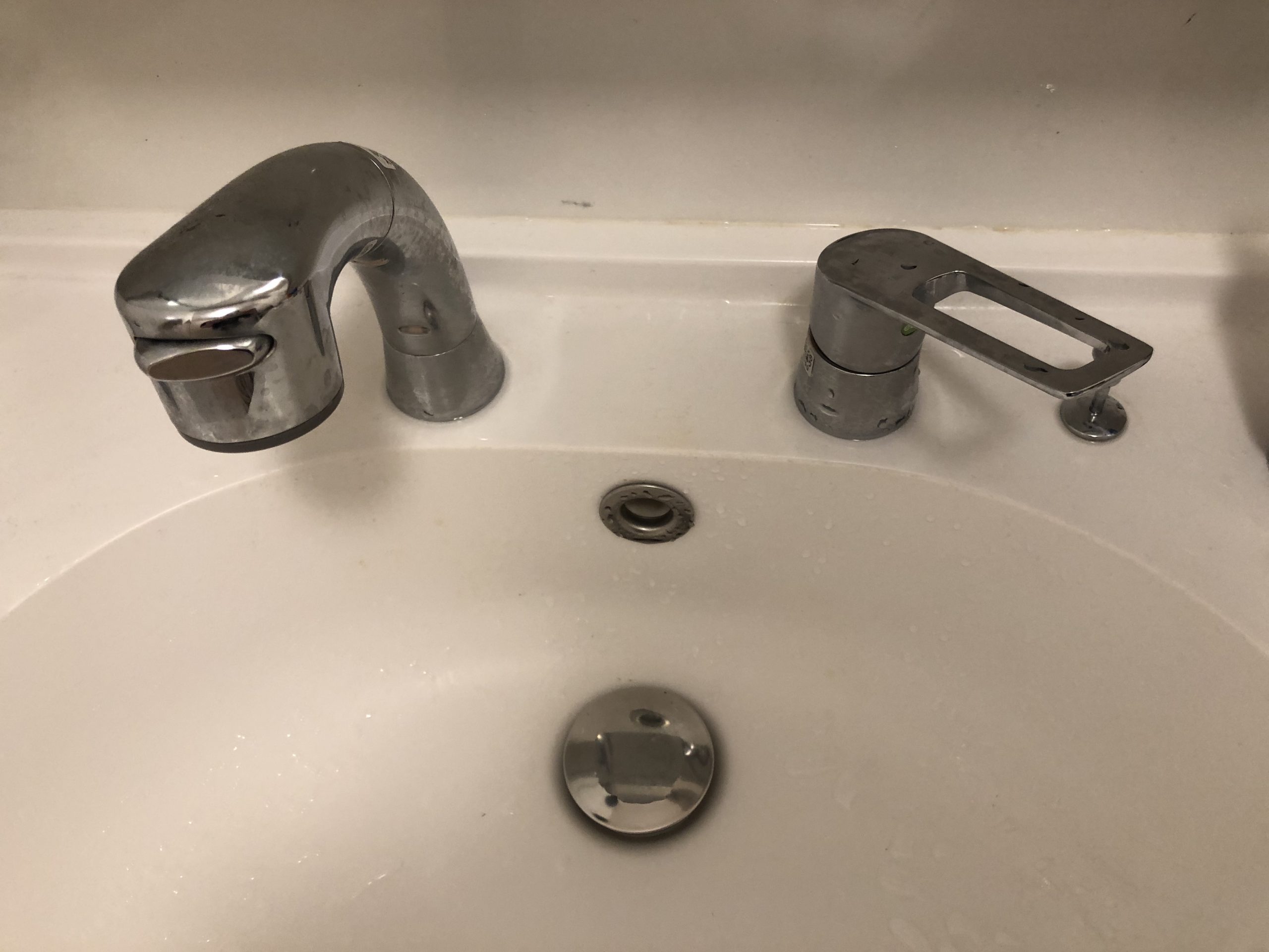蛇口水漏れ
