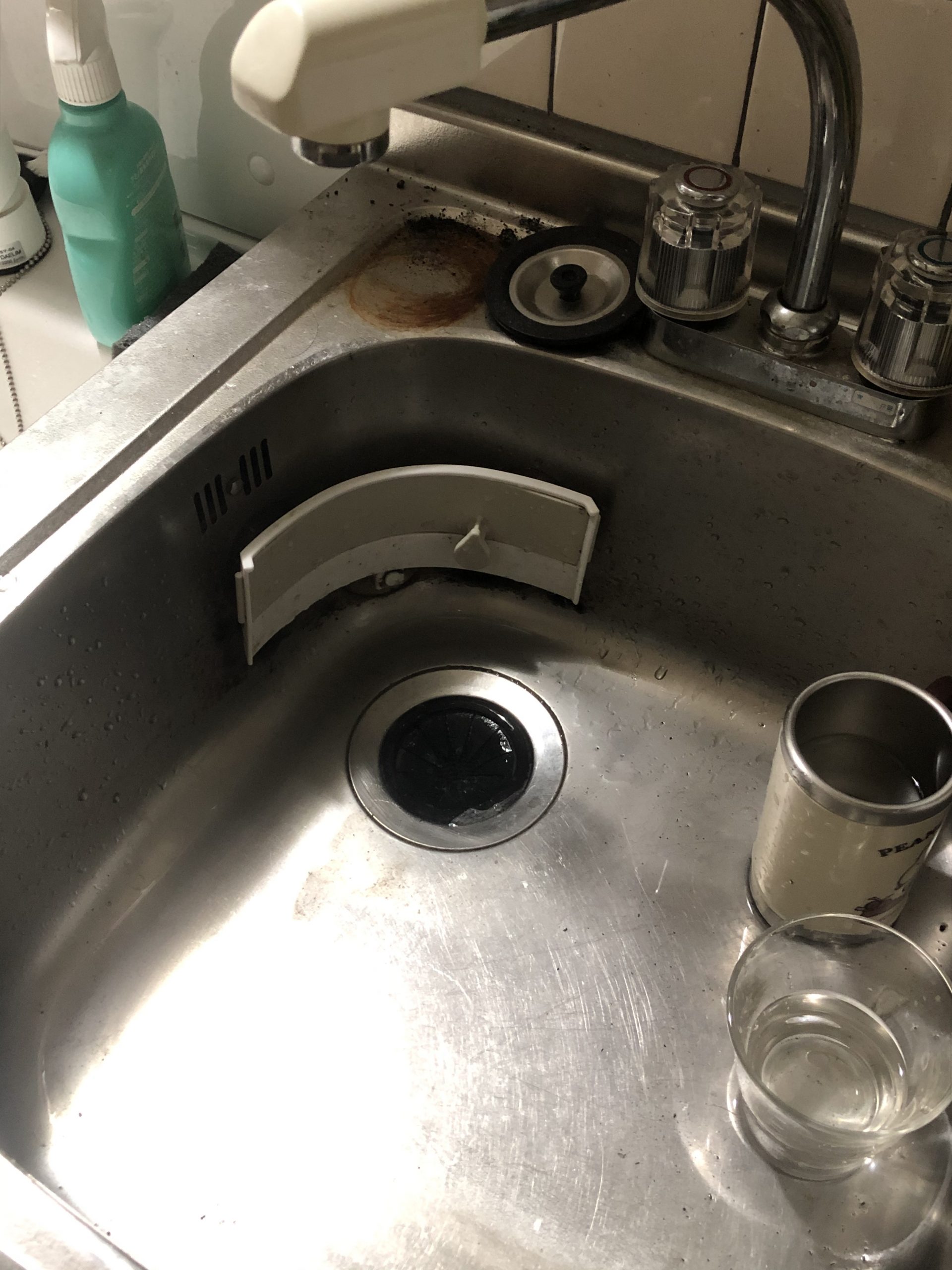 蛇口水漏れ